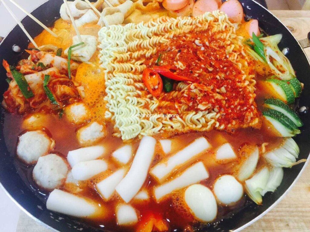 top-20-nha-hang-quan-buffet-lau-tokbokki-ngon-noi-tieng-sai-gon-ha-noi-16103478008632